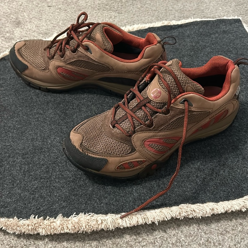 Brand new Merrell ankle hiking shoes size 10